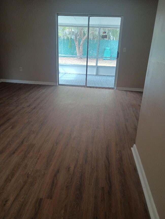 Building Photo - 337 E Evergreen Ave