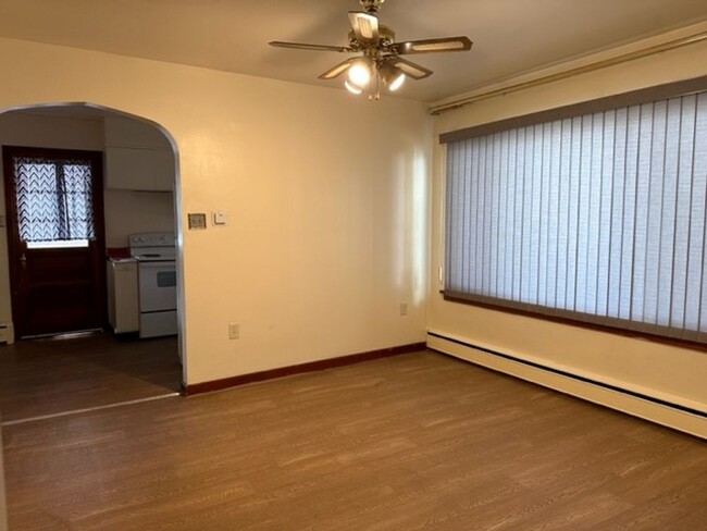 Building Photo - 230 S 28th St