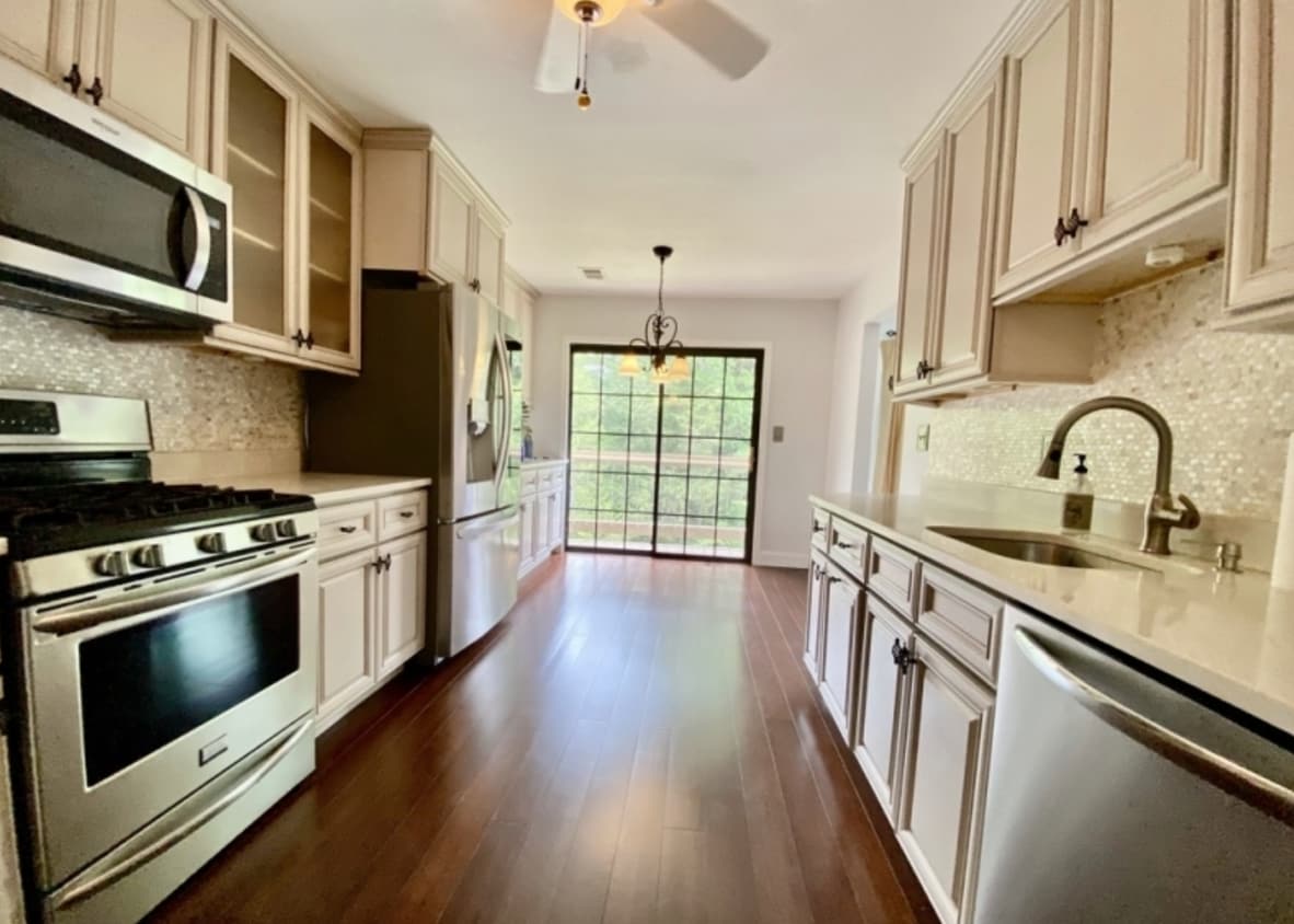 Primary Photo - 2605 Hemlock Pl