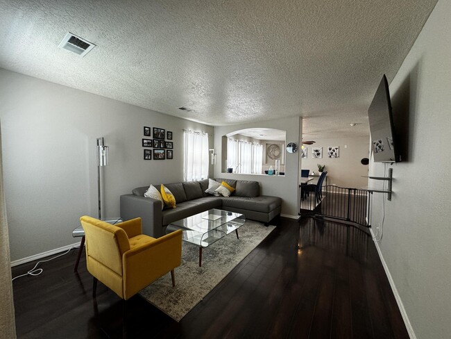 Foto del edificio - 10501 Trieste Ct NW