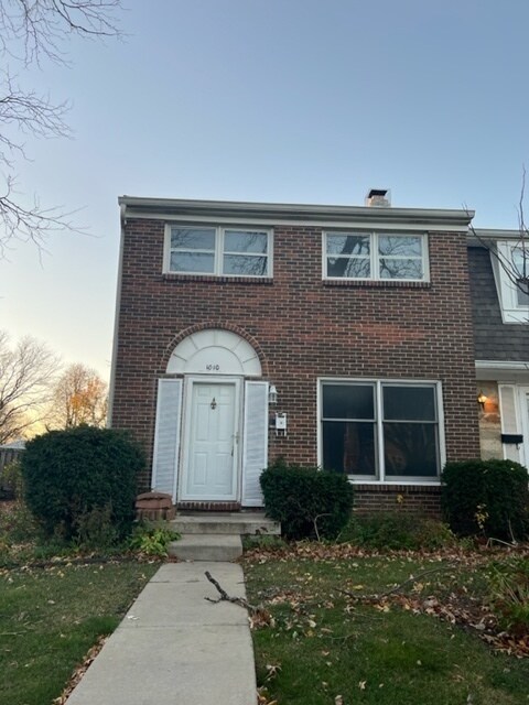 Foto del edificio - 1010 Denham Pl