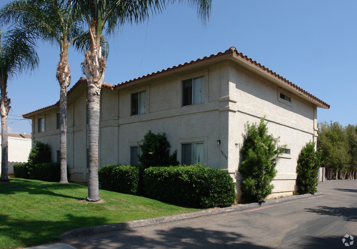 Foto del edificio - 12349 Lakeshore Dr