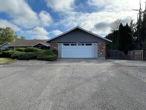 Building Photo - 11923 Canyon Rd E