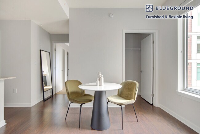 Foto del edificio - 1490 Delgany St