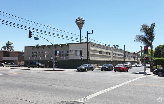 Building Photo - Roscoe Apartments