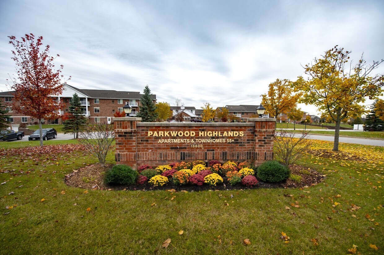 Parkwood Highlands Apartments & Townhomes 55+ Apartments in New