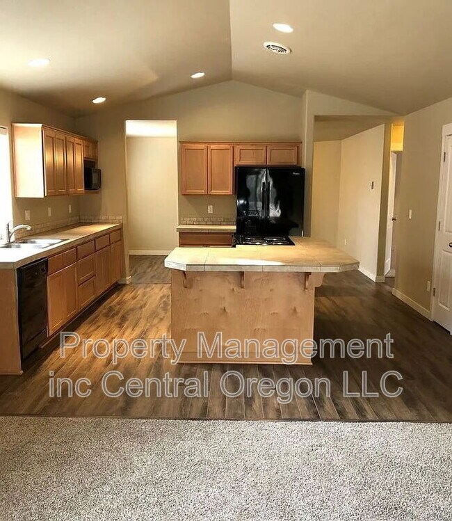 Foto del edificio - 3218 Northeast Spring Creek Place