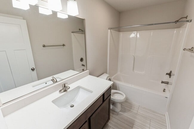 Building Photo - CORNER UNIT!! 3 Bed, 2.5 Bath Townhome in Ankeny