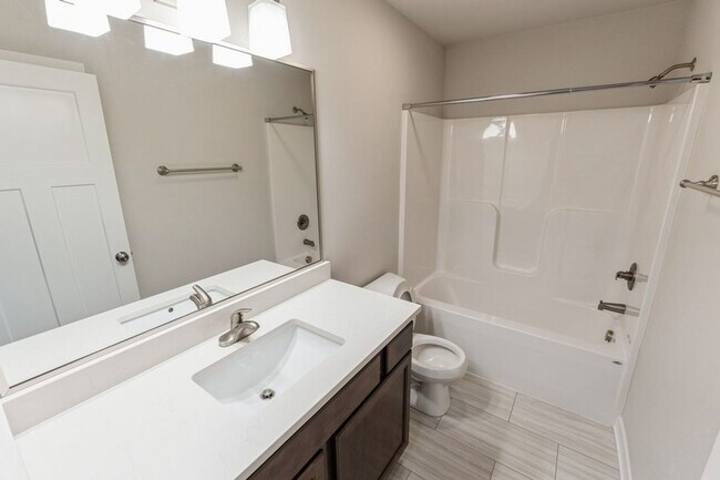 Foto del edificio - CORNER UNIT!! 3 Bed, 2.5 Bath Townhome in Ankeny