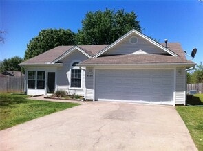 Building Photo - 4033 N Cambray Dr