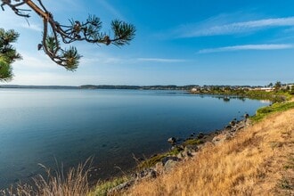 Building Photo - 1410 SE Pioneer Way