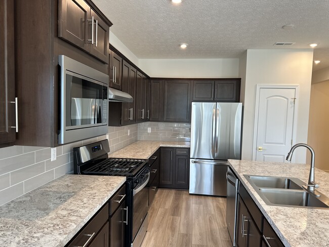 Building Photo - 1242 Fairstone Dr