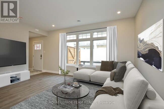 Photo du bâtiment - 304 Lanark Ave