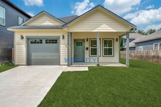 Building Photo - 2505 Lenway St