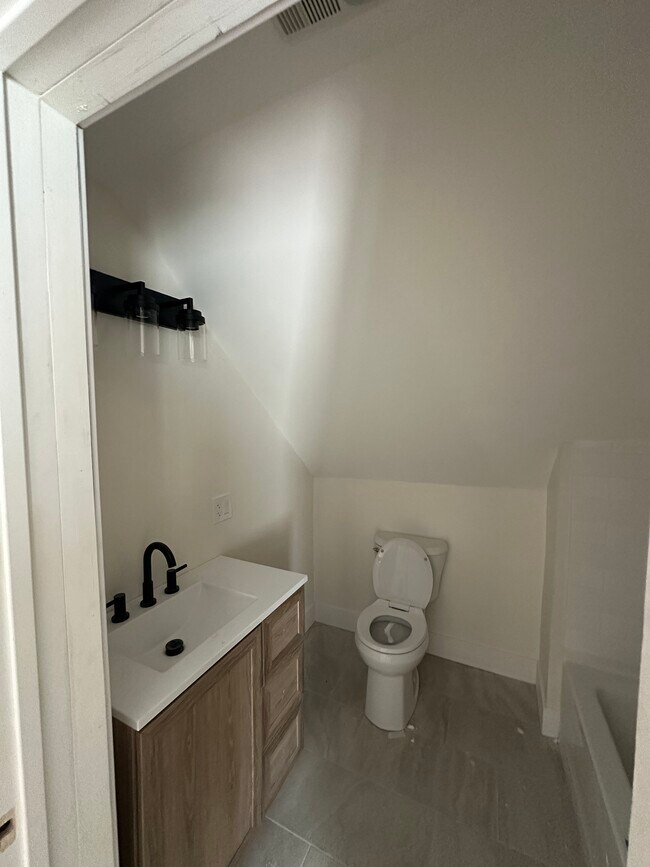 Foto del edificio - 805 Blue Hill Ave