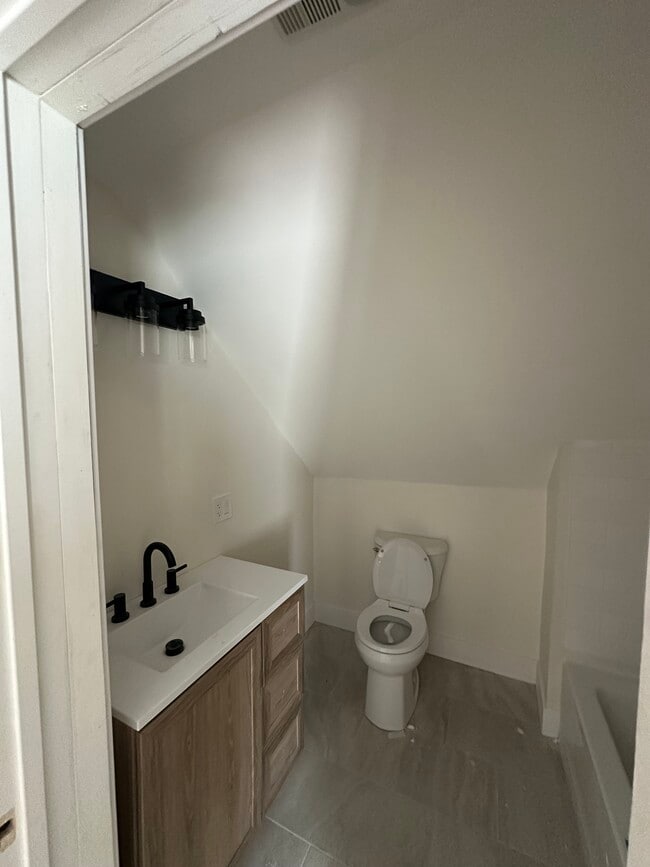 Building Photo - 805 Blue Hill Ave