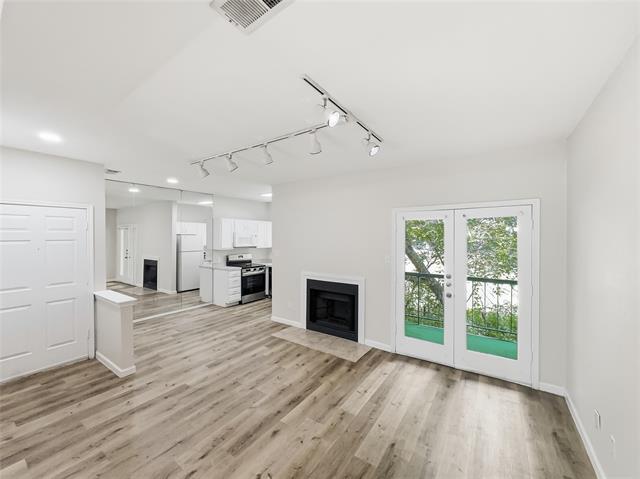 Foto del edificio - 7126 Holly Hill Dr