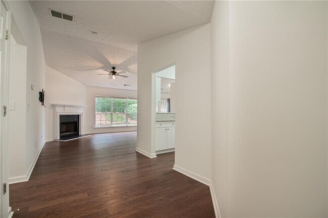 Foto del edificio - 3715 Oak Park Dr