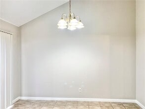 Building Photo - 2046 Oak Park Ln