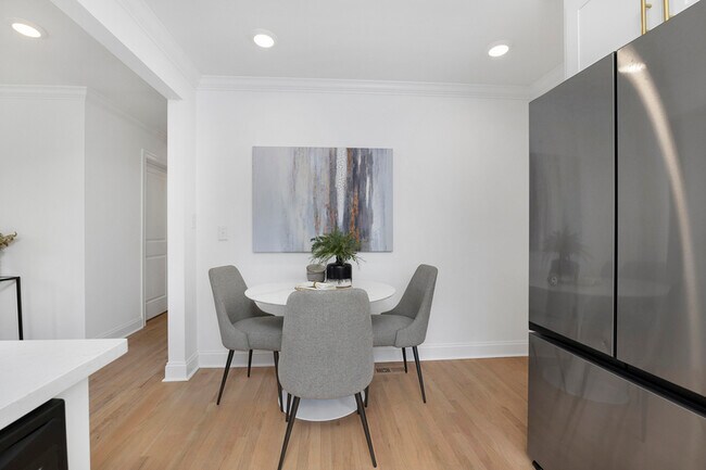 Foto del edificio - 4308 Oak Forest Dr