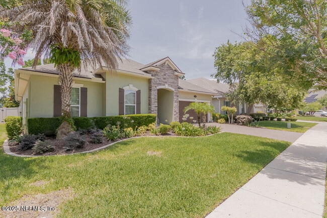 Building Photo - 3560 Crossview Dr