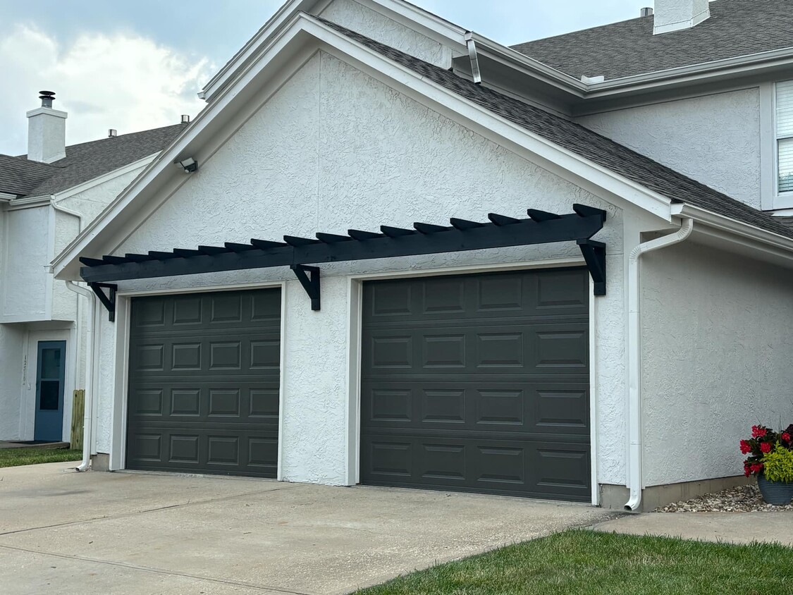 Primary Photo - Chestnut Heights Townhomes