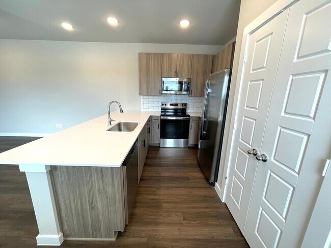 Building Photo - 1127 Eloise Dr