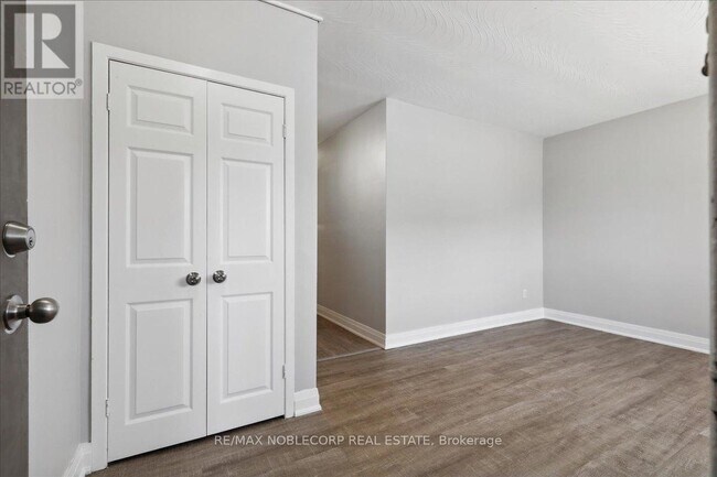 Photo du bâtiment - 362 Elgin Ct