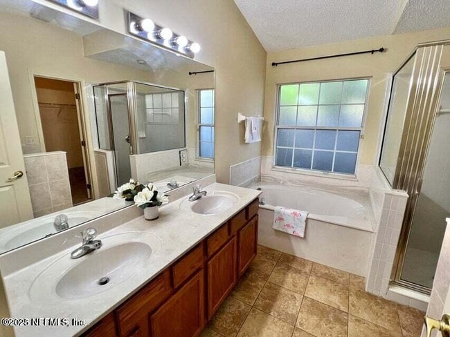 Foto del edificio - 7838 Springtime Ln