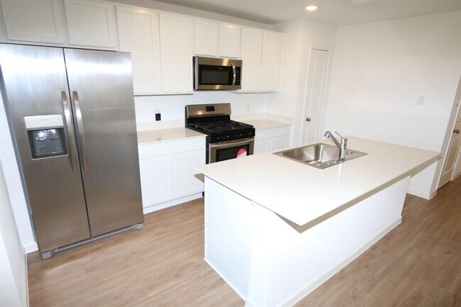 Building Photo - 27030 Breakaway Ln