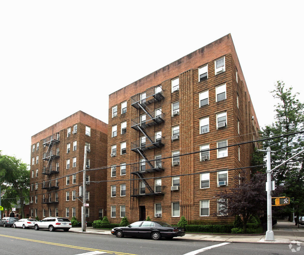 Building Photo - 1902 Avenue L