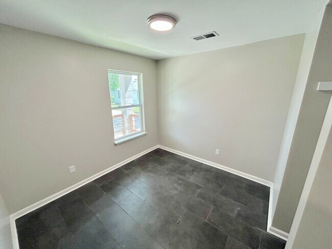 Foto del edificio - 2967 Forrest Ave