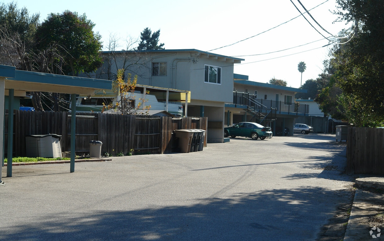 Building Photo - 1835 Villa St