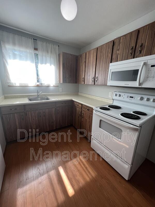 Building Photo - 926 Dainard Dr