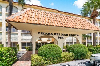 Building Photo - 951 De Soto Rd