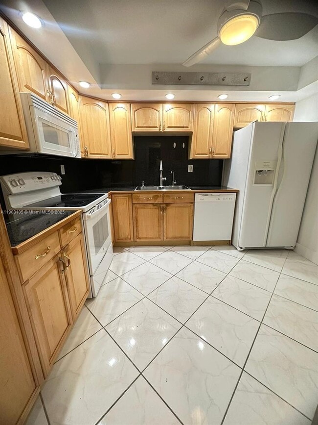 Foto del edificio - 18081 Biscayne Blvd