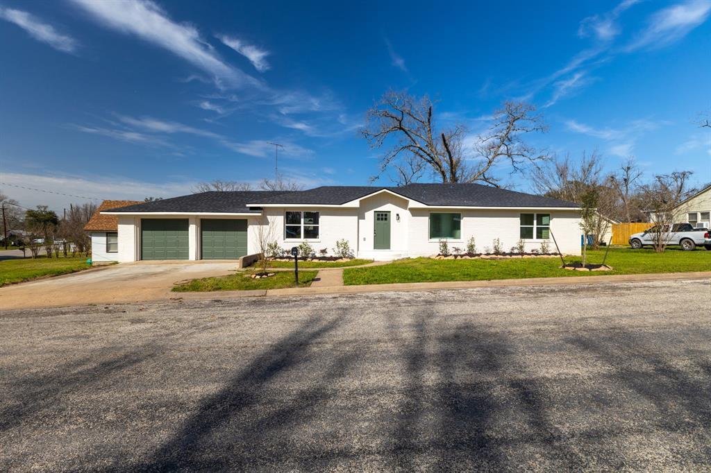 Foto principal - 712 E Kuehn St