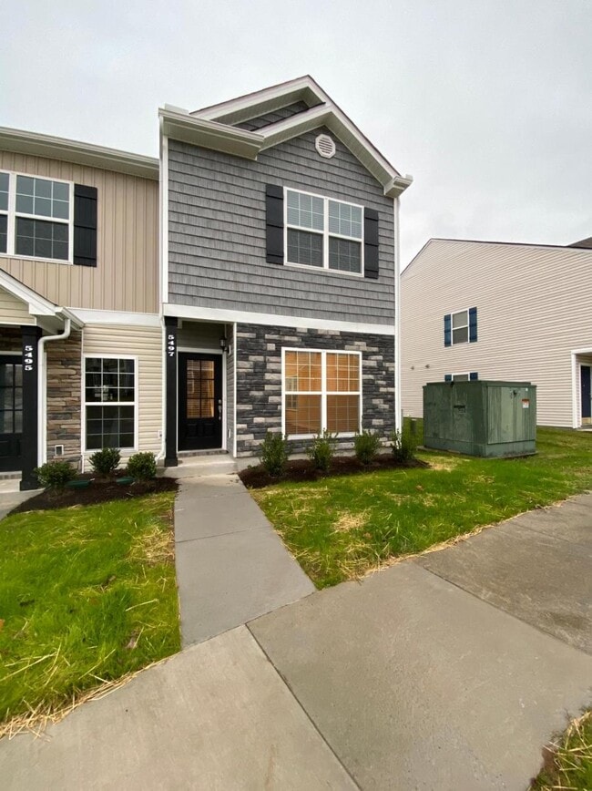 ¡Estás a unos pasos de tu nuevo hogar! - 5497 Cedar Ash Crossing