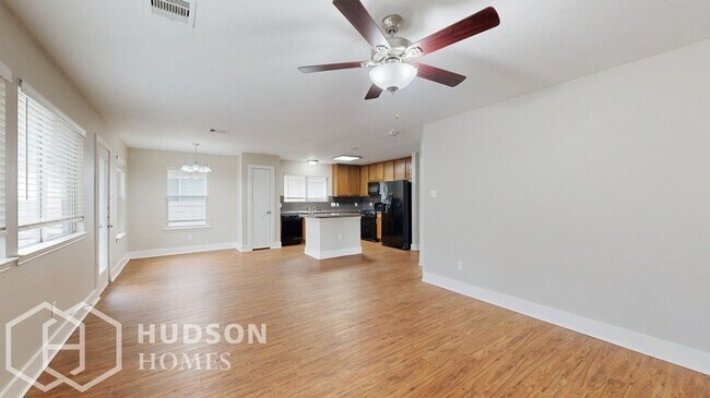 Building Photo - SELF TOUR NOW! - 26892 Manor Crest Ct, Kin...