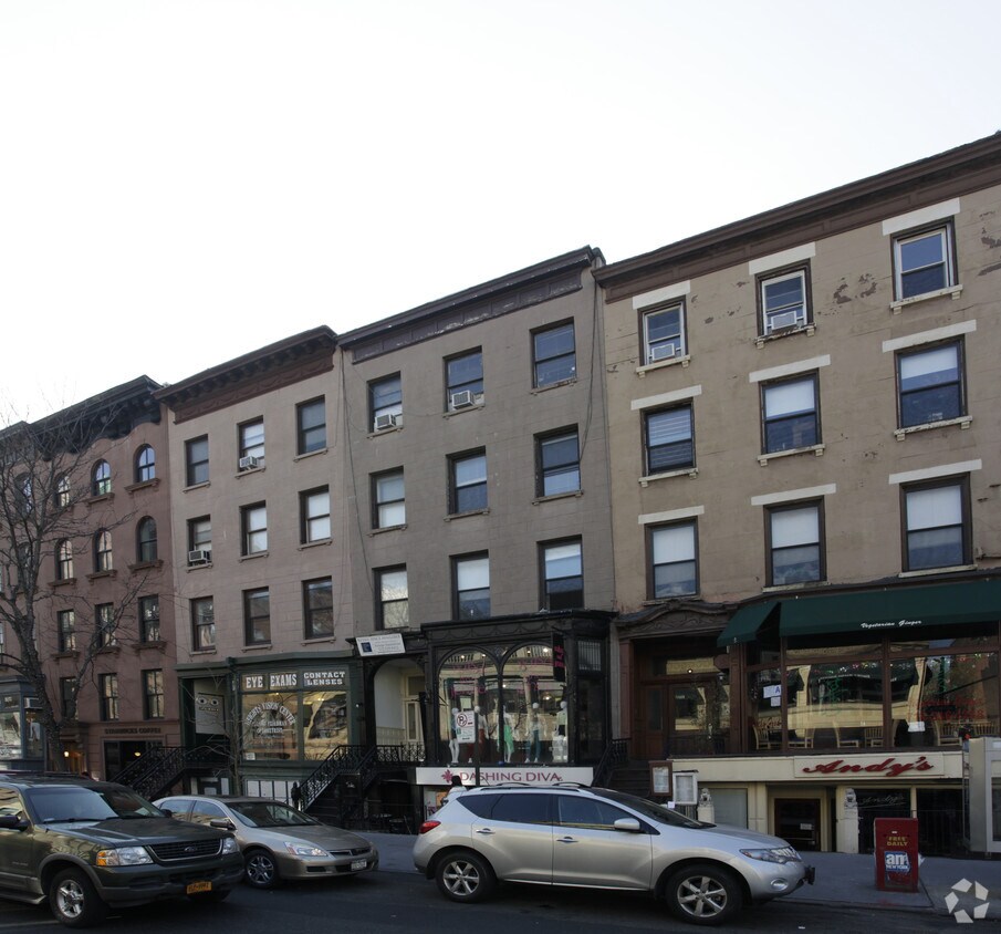 Primary Photo - 130 Montague St