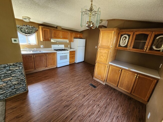 Building Photo - 3bd/ 2ba Mobile Home w/ Central Air
