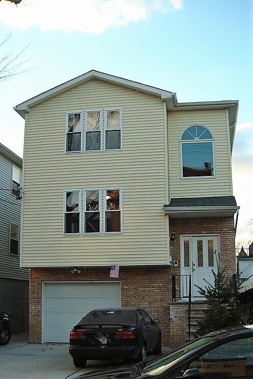 Building Photo - 335 New York Ave