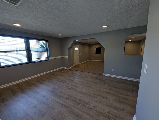 Foto del edificio - Lynn Haven Home with Outdoor Entertainment Area