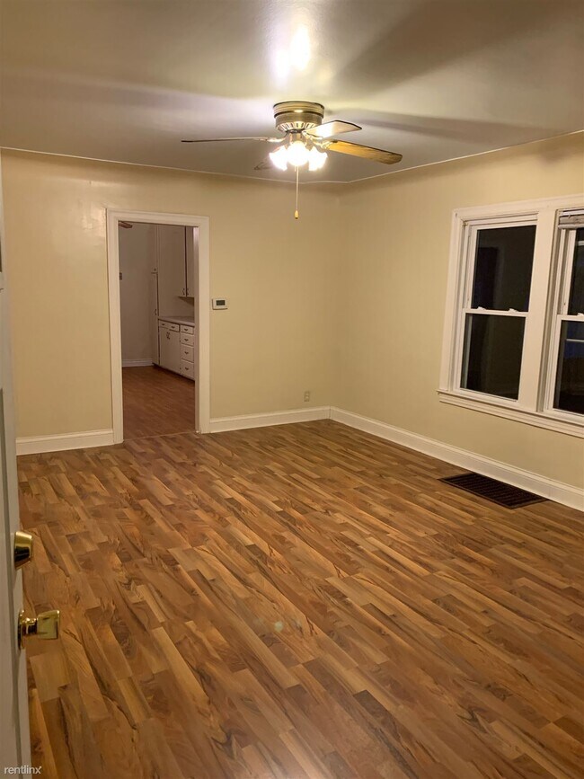 Foto del edificio - 3 br, 1 bath House - 819 17th St