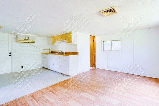 Building Photo - 1 br, 1 bath Duplex - 832 Waldemere Ave #2 #2