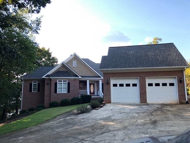 Building Photo - 1520 Dogwood Dr