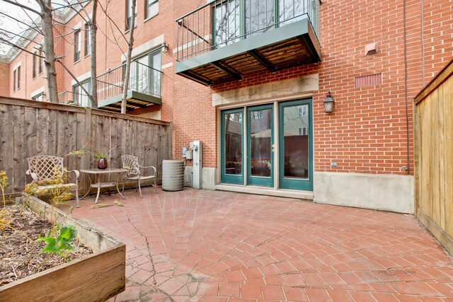Patio trasero con balcón - 1411 W Harrison St