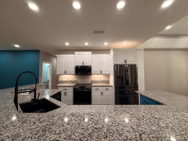 Building Photo - 415 Autumn Ridge Dr