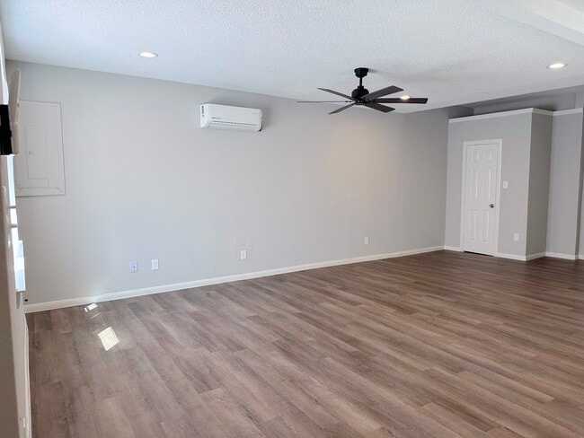 Building Photo - 2704 Brewster St