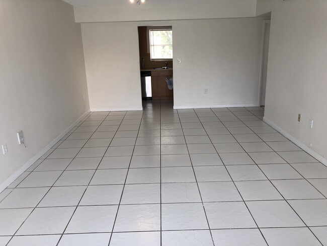Sala de estar/comedor - 7350 SW 82nd St